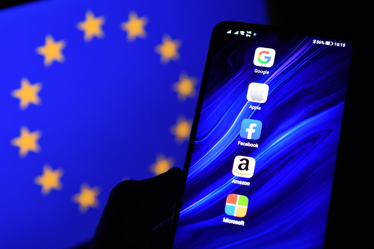 近日，歐盟、英、美、日、印多國分別對矽谷巨頭Facebook、谷歌、蘋果展開反壟斷調查。（JUSTIN TALLIS/AFP via Getty Images）