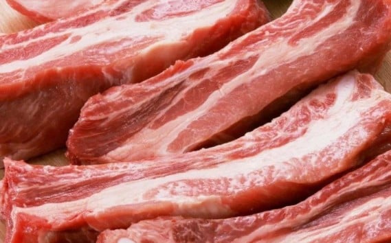 大陸豬肉連續22周下跌，養豬戶損失慘重。（min/大紀元）