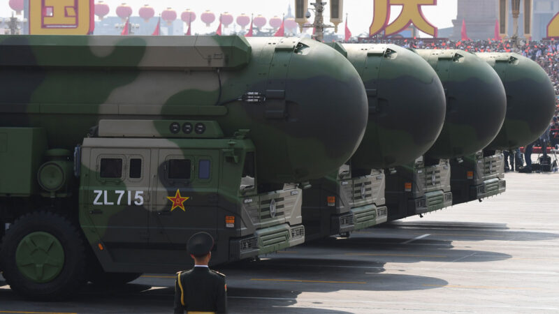 2019年10月1日，在北京天安門廣場舉行的閱兵式上所展示的「DF-41」洲際彈道導彈。(GREG BAKER/AFP via Getty Images)