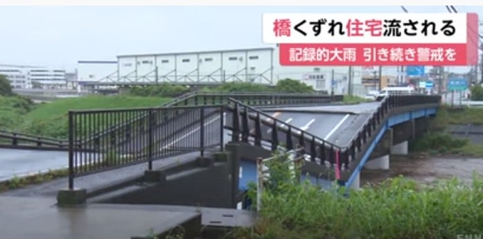 受暴雨衝擊，靜岡黃瀨川大橋成V型。（視頻截圖）