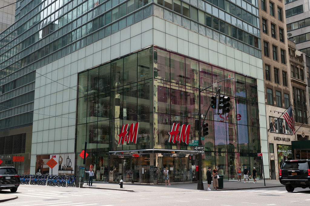位於紐約市的一家H&M實體店。（Dia Dipasupil/Getty Images for H&M）