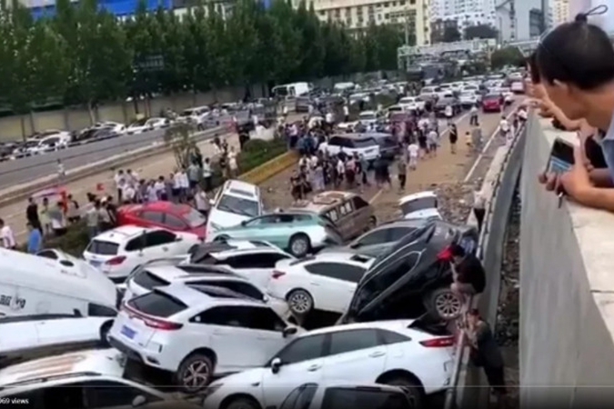 慘不忍睹 鄭州京廣隧道逾百人車溺水 現多具屍體