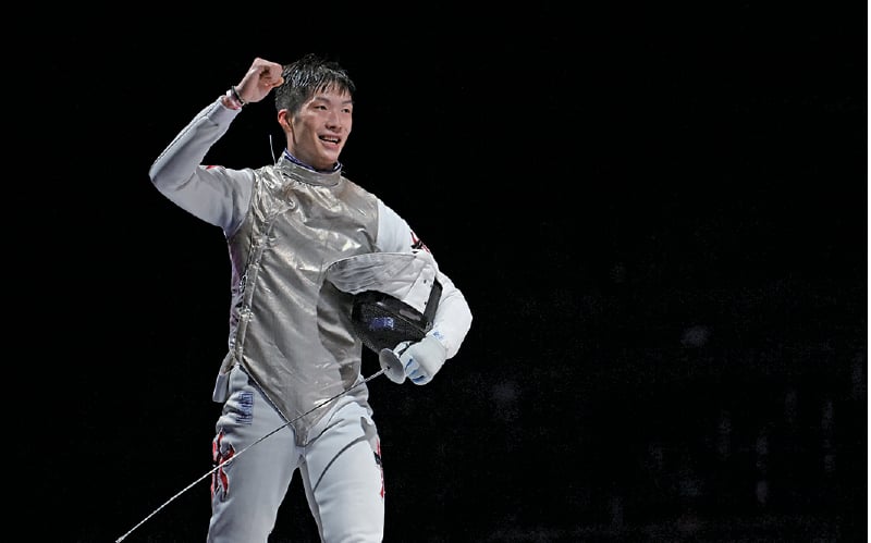 花劍代表張家朗為香港奪得東京奧運的第一面金牌。這也是繼1996年李麗珊獲得滑浪風帆金牌後，港隊第二次獲得奧運金牌。（FABRICE COFFRINI/AFP/Getty Images)