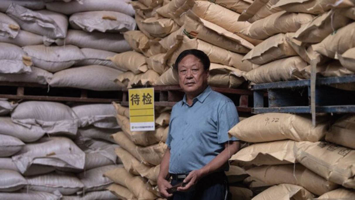 2019年9月24日，中國農民企業家孫大午在北京郊外巡視一個飼料倉庫。（NOEL CELIS/AFP via Getty Images）