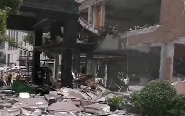 7月31日下午，浙江嘉興一麵館發生燃氣爆炸，房子被炸穿。（視頻截圖）