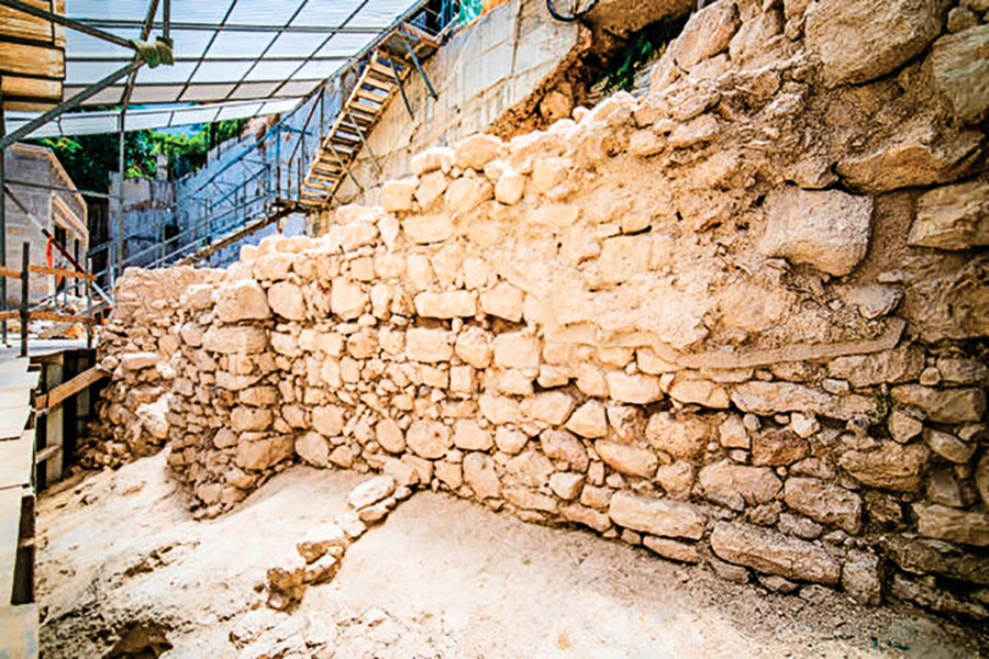 考古發現古城牆  為以國鐵器時代產物