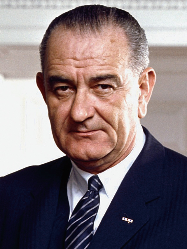 1963年甘迺迪總統遇刺後上台的林登約翰遜總統擴大福利計劃，提高稅收，其施政措施和1966年出版的《美國共產黨新綱領》幾乎如出一轍。（維基百科）