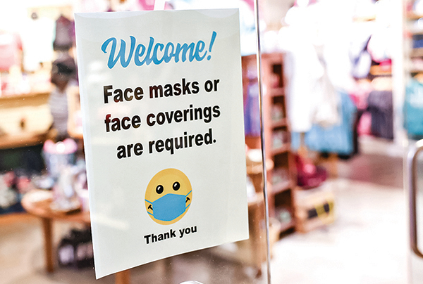 華盛頓特區一家商店門上張貼的戴口罩規定。（ Getty Images） 