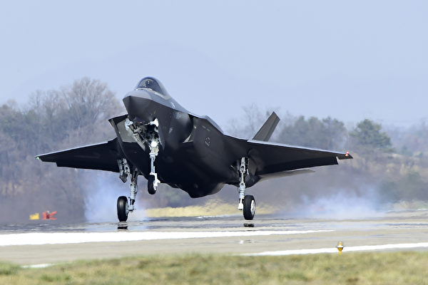 2019年3月29日，韓國空軍從美國引進的一架F-35戰機。(South Korea Defense Acquisition Program Administration via Getty Images)