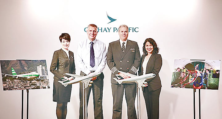 多位國泰管理人員多年前均為747機組或地勤人員。左起為唐燕芬、Tony Britton、Mark Hoey及黃莉莉。（國泰提供） 