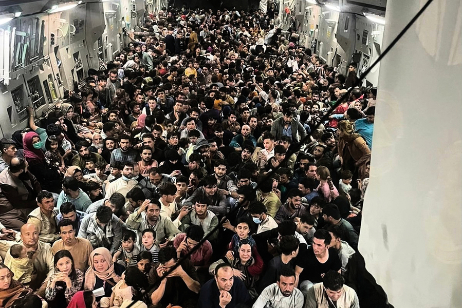 逃離塔利班 640人擠一架美國運輸機