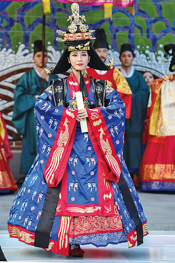 南韓傳統文化節韓服華麗登場