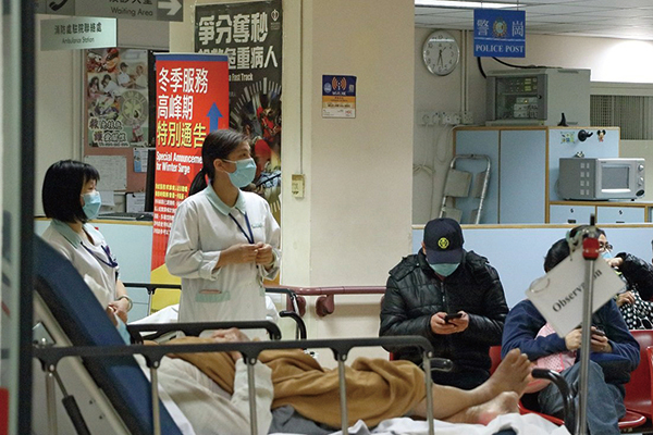香港醫護流失率上升，醫管局擬延長員工退休年齡由60歲至65歲。（大紀元資料圖片）