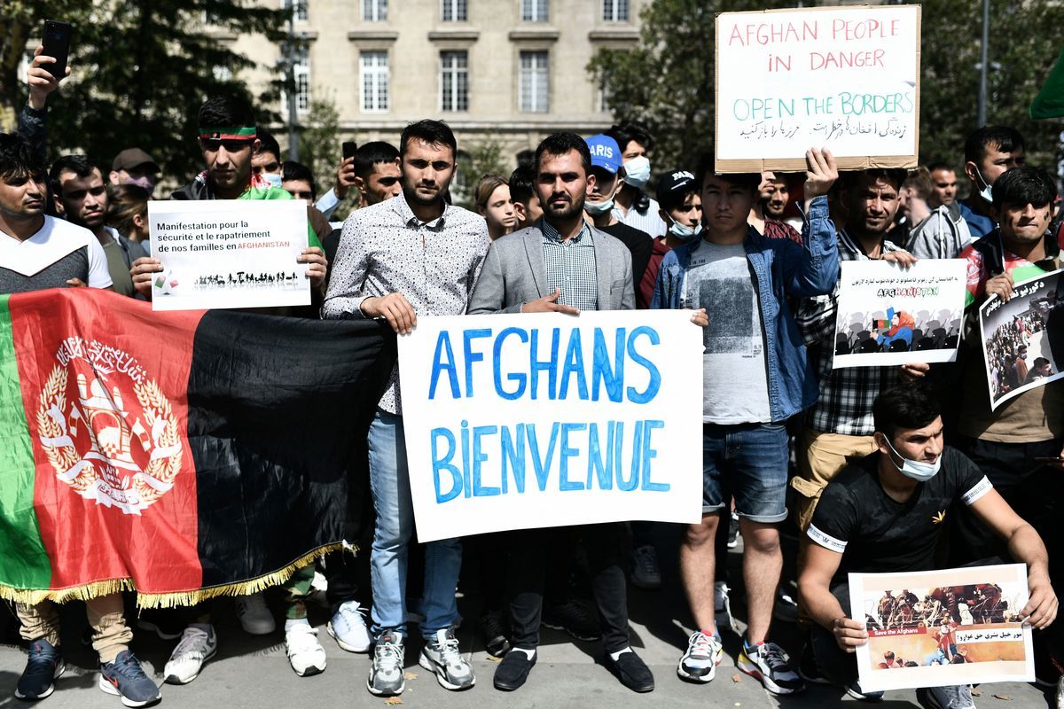 北約外長會議後發聲明警告塔利班別在阿富汗製造恐怖。圖為2021年8月22日，巴黎共和廣場上反對塔利班的抗議者。（STEPHANE DE SAKUTIN／AFP via Getty Images）