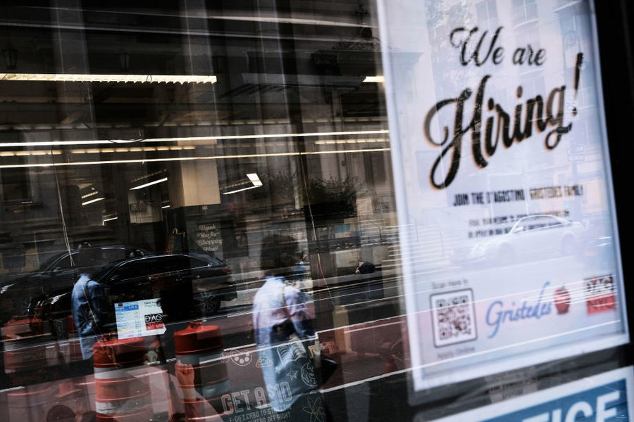 美首領失業救濟人數遜預期 連降4周後反彈至35.3萬人