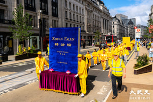 英國法輪功學員疫情後首大型遊行 吸引倫敦市民觀看（多圖）