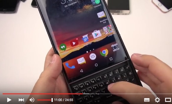 2015年底推出的BlackBerry Priv是高階旗艦藍莓手機，內建滑式鍵盤設計。（視頻截圖）