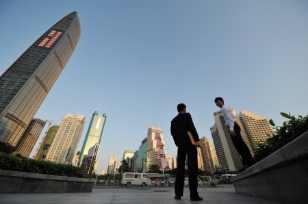 深圳市率先實行二手房指導價，半年來，二手房交易量下降了近70%。（ETER PARKS/AFP/Getty Images）