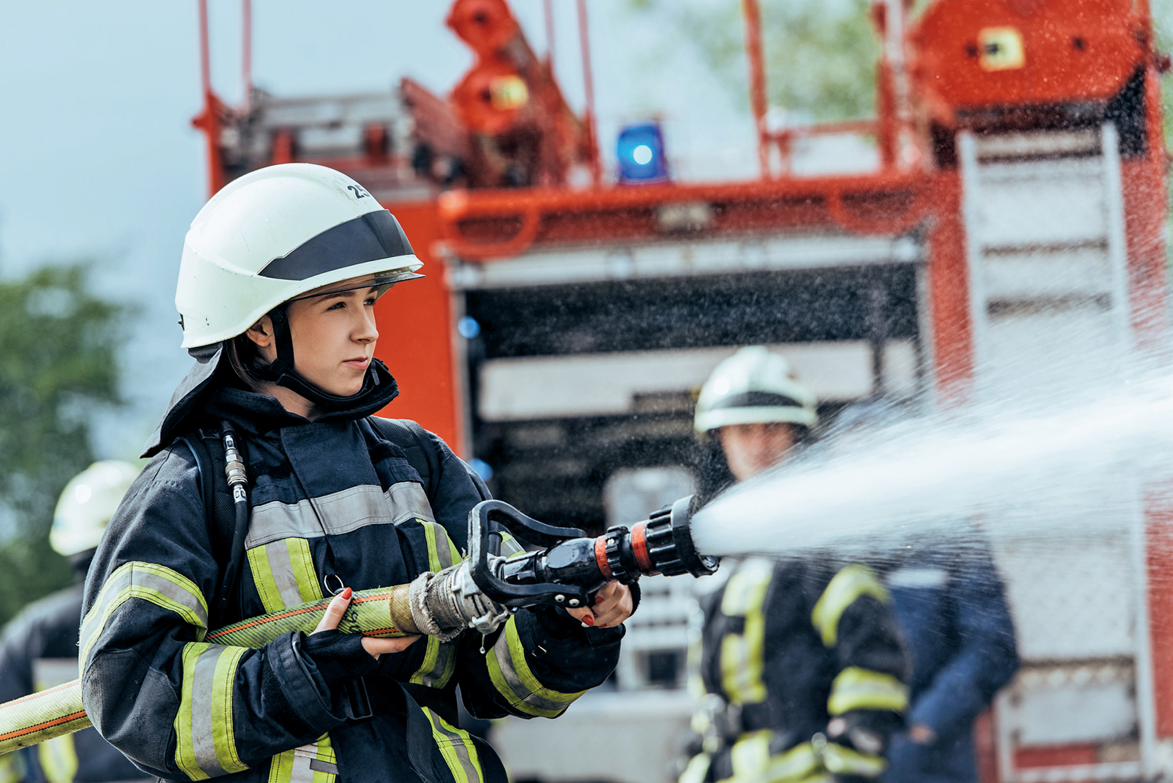 因女權主義，2005年紐約市消防局首度允許一名沒有通過體力測試達標的女性成為消防隊員。圖為示意圖。（Shutterstock）