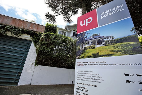 紐西蘭REINZ於上周公布，現時市面待售房屋的數目是12,249間，今供應量相等於僅足夠10個星期的需求。（Fiona Goodall/Getty Images）