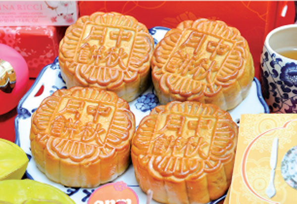 中秋節吃月餅是華人的傳統習俗。（宋祥龍／大紀元）