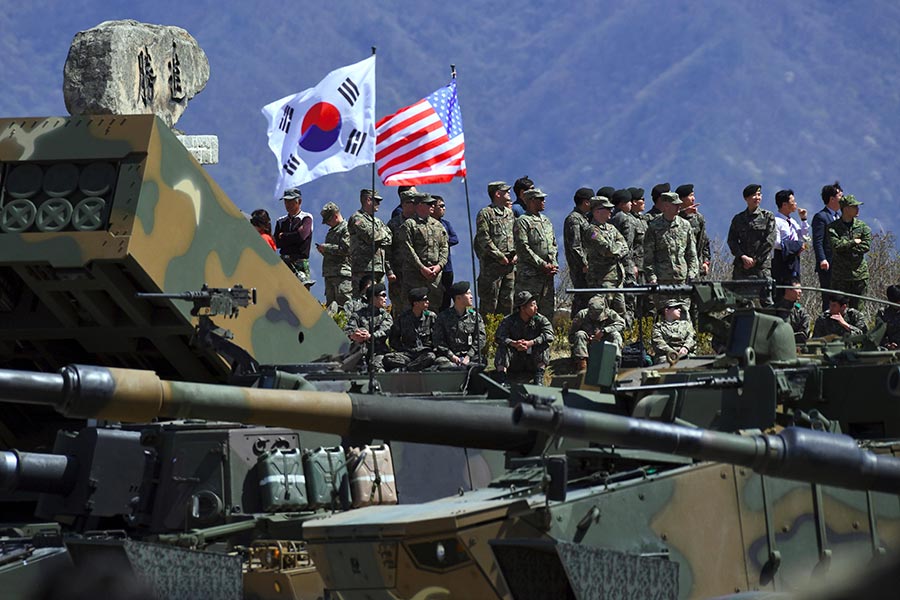 駐韓美軍特戰司令部（SOCKOR）近日釋出一個「斬首金正恩」的軍演畫面。圖為2017年4月26日的一次在南韓首爾東北65公里處舉行的美韓聯合軍演。與本文無關（JUNG YEON-JEAFP / Getty Images）