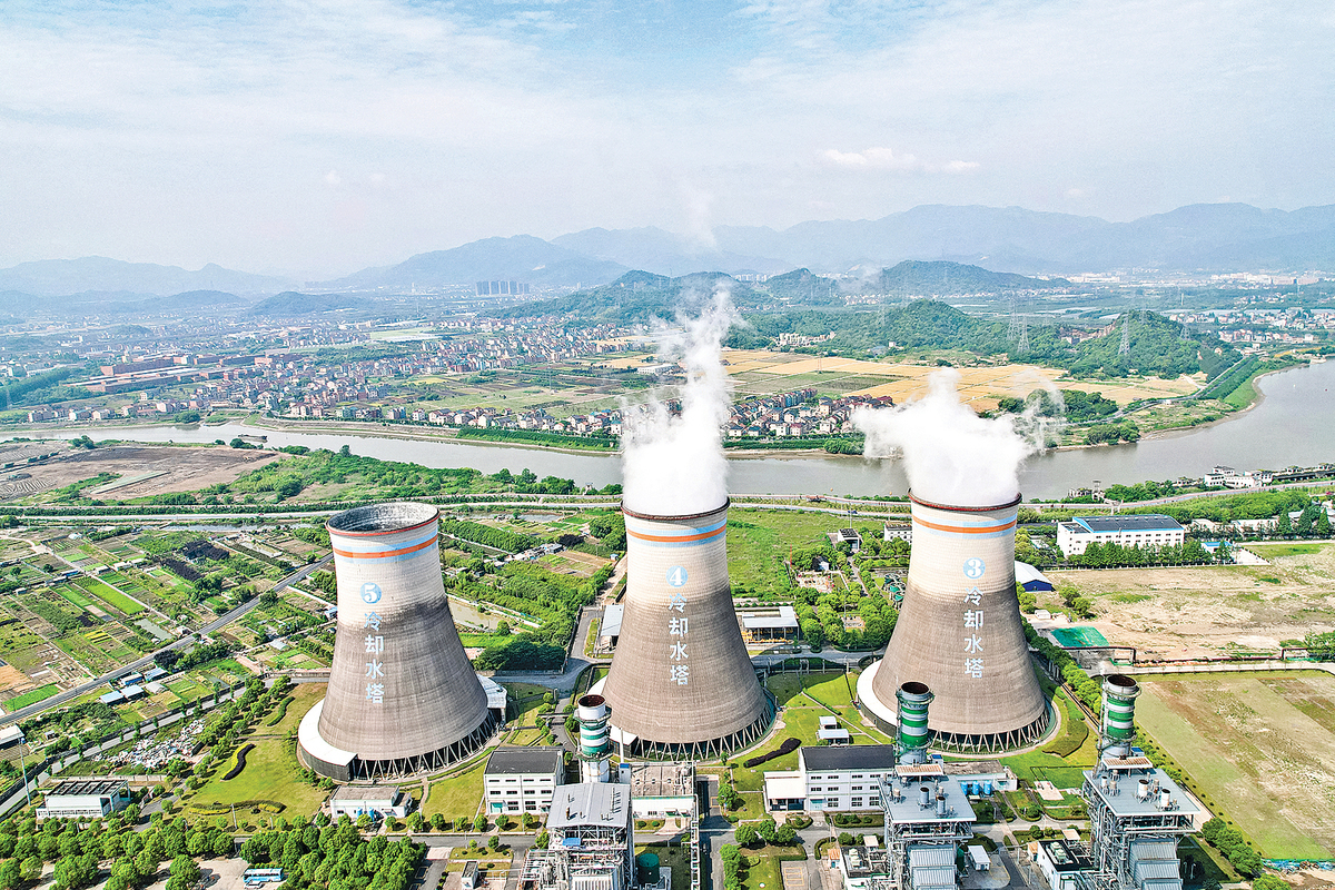 中國發電依然主要是依靠火力發電，導致其面臨國際上強大的減排壓力。圖為浙江的一家發電廠。（AFP）