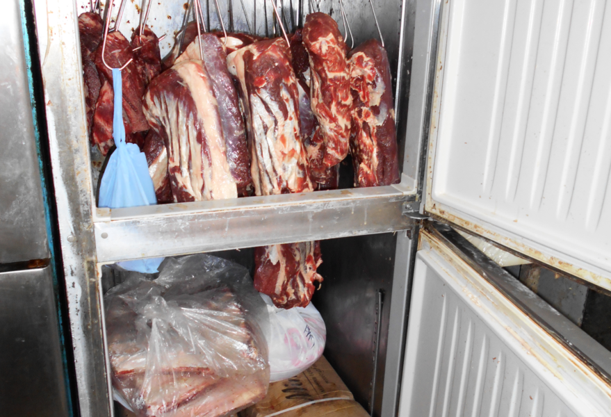 食環署打擊將軍澳違法肉店  以冷藏肉充當新鮮肉出售