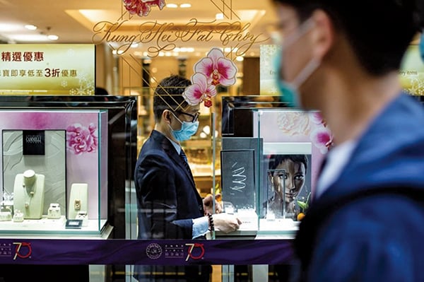香港於本周公布8月份「珠寶首飾、鐘錶及名貴禮物」零售銷售額為31.7億港元，按年增長28.1%。（PHILIP FONG/AFP via Getty Images）
