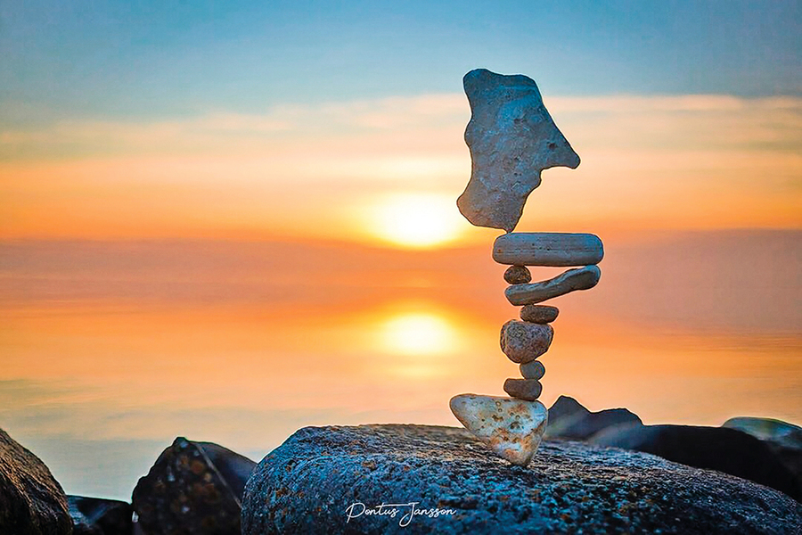 高超平衡技巧 瑞典攝影師疊石頭