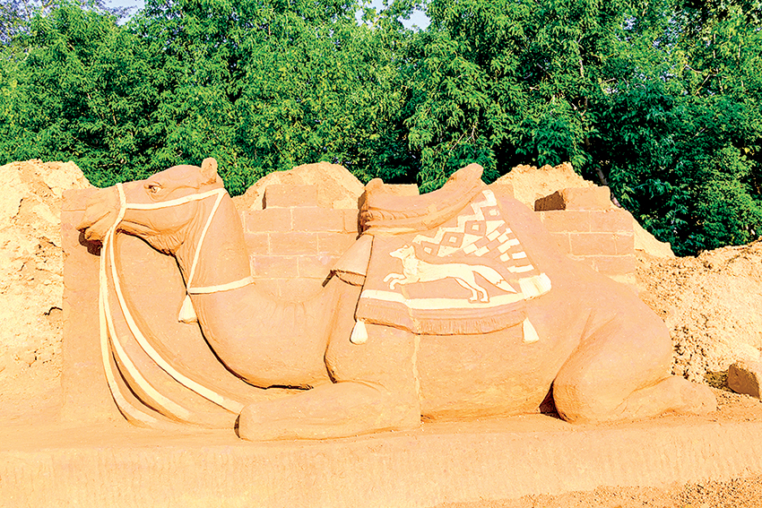 阿拉伯駱駝雕塑  比巨石陣更古老