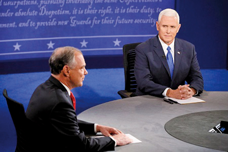美國副總統候選人辯論後，民調顯示，共和黨副總統候選人彭斯（右）比民主黨的凱恩（左）表現更佳。圖為兩人在辯論會現場。（Getty Images）