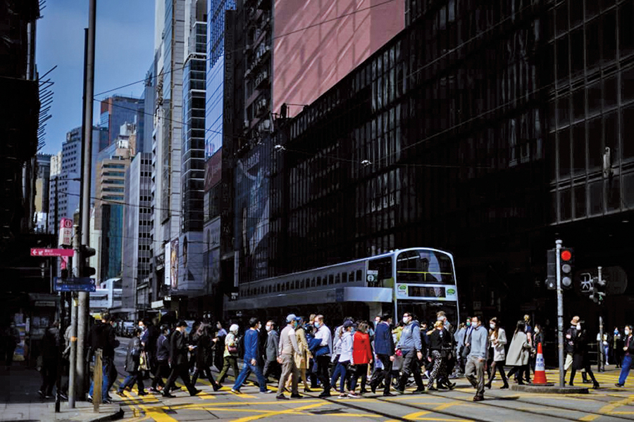 高力（Colliers）10月19日發布2021年第三季《季度報告》回顧香港寫字樓租賃和房地產投資市場的表現。（ANTHONY WALLACE/AFP via Getty Images）