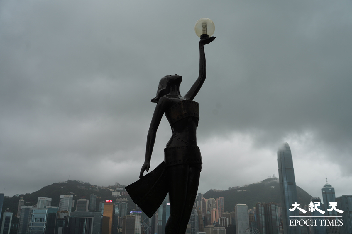 香港電影金像獎銅像資料圖片。（余鋼／大紀元）