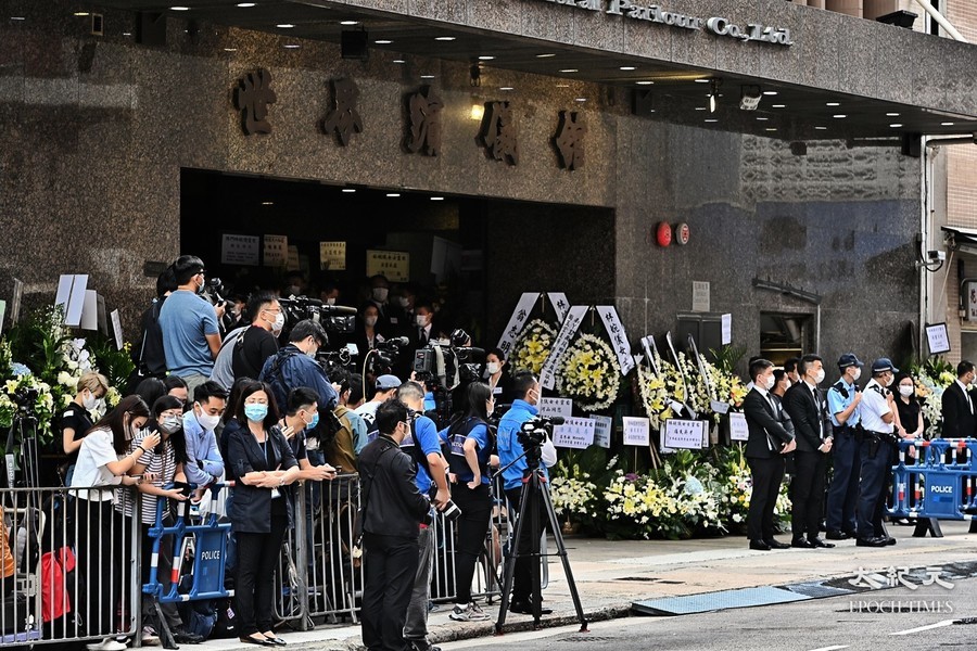 警隊為林婉儀舉行最高榮譽喪禮　蕭澤頤等官員到場致意 