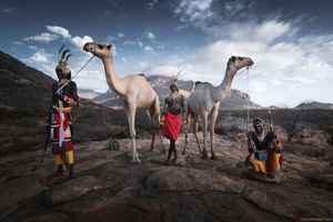 攝影師徒步了旅行 補捉肯亞部落獨特文化