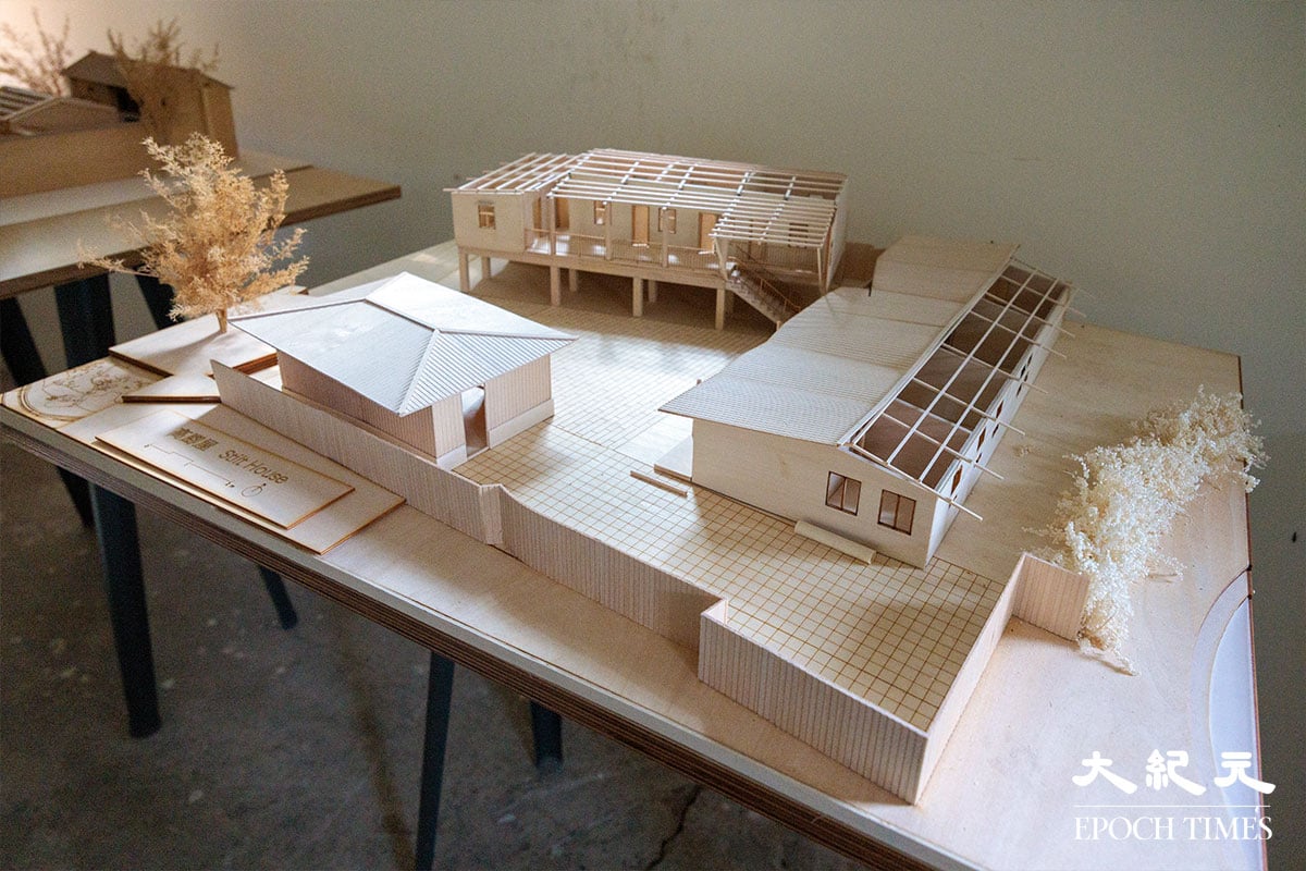 模型展示村內獨特的「高腳屋」。（明朗／大紀元）