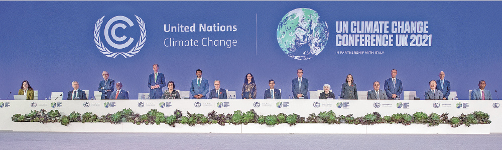 第26屆聯合國氣候變化大會（COP26），正在蘇格蘭格拉斯哥召開。作為世界上最大的污染國，中國的領導人習近平缺席這次峰會，僅發去一紙聲明打發了事。圖為11 月3 日部份與會代表合照。（Getty Images）