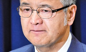 日本TPP大臣辭職 安倍向人民致歉