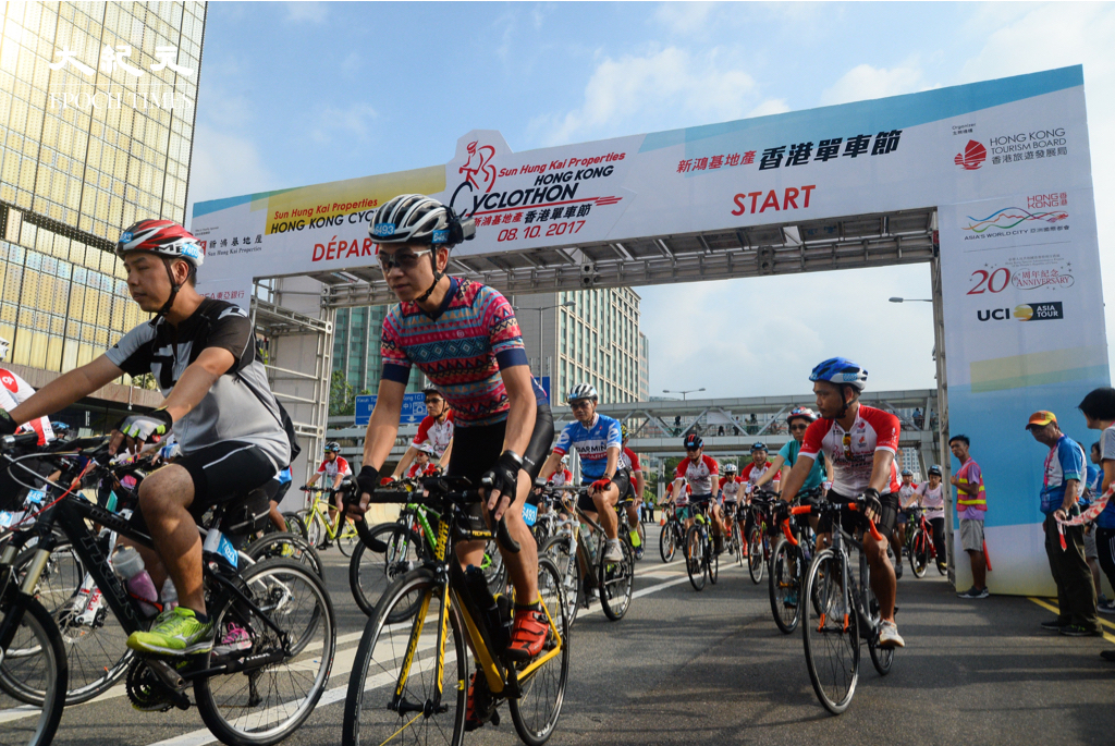旅發局今日（17日）宣布，香港單車節將於明年1月16日復辦，大會呼籲參賽者不要在單車及衣服上展示政治元素的標語。資料圖片。（宋碧龍／大紀元）