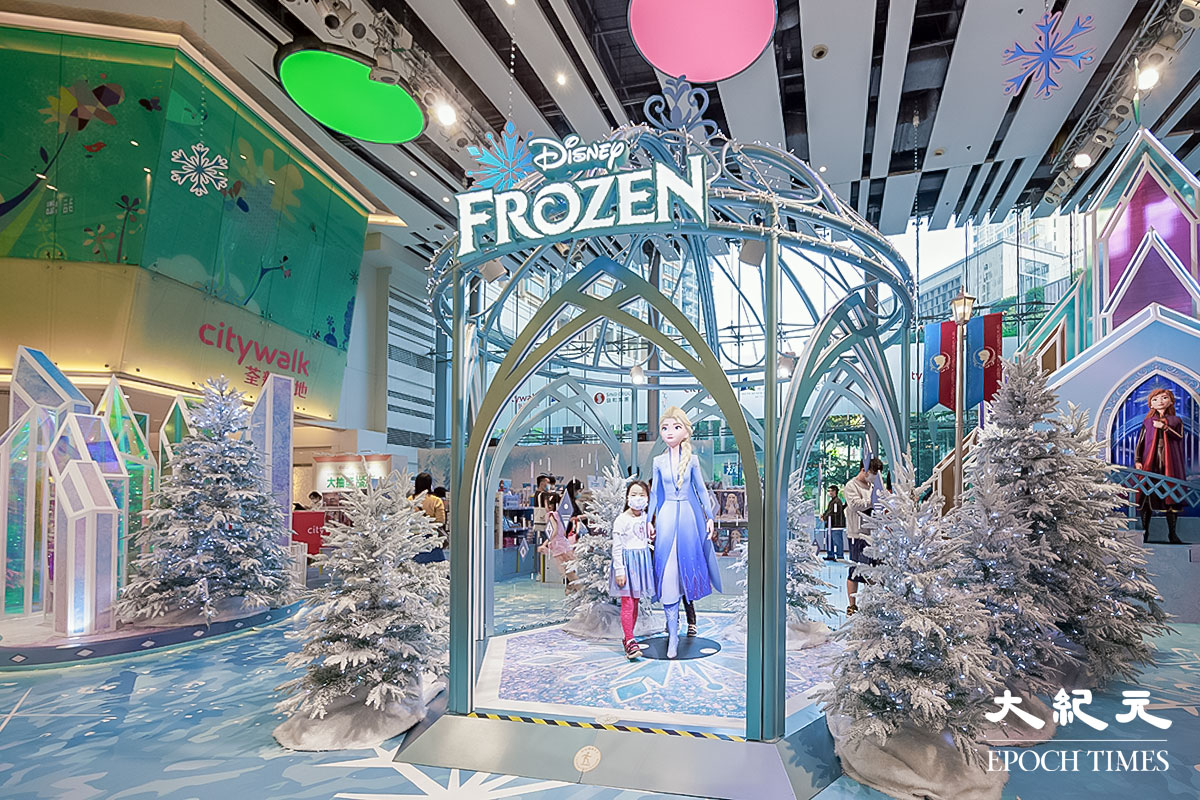 荃新天地化身Frozen冰晶城鎮，Elsa愛莎女王於「冰雪水晶庭園」與大家見面。（明朗／大紀元）