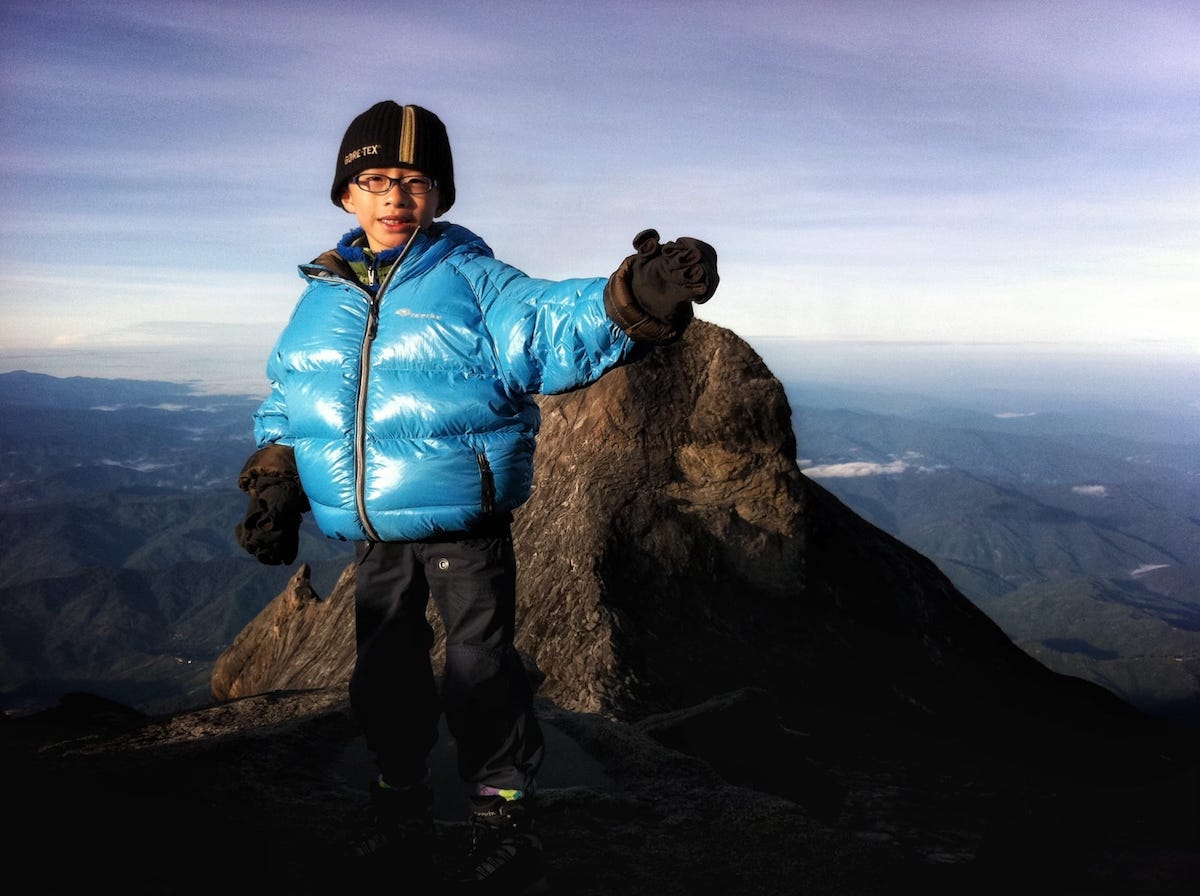 2011年，8歲的Bob登上馬來西亞的Mount Kinabalu（4,095米）。（受訪者提供）
