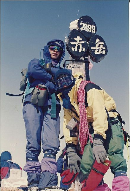 1991年，John（左）首次海外登雪山，到達Yatsugadake八岳主峰赤岳，標高2,899 米。（受訪者提供）