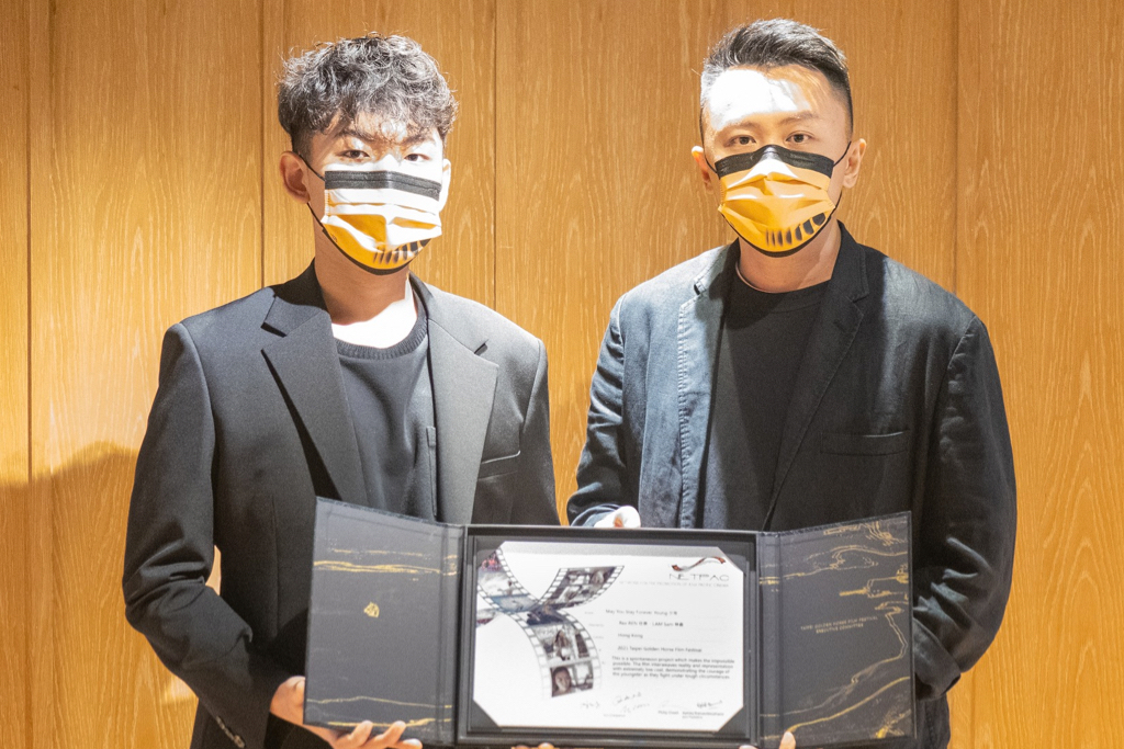 香港電影《少年》昨日（24日）獲金馬影展頒發「奈派克（NETPAC）獎」。左為孫君陶（飾林梓南），右為導演任俠。（台北金馬影展2021網頁）