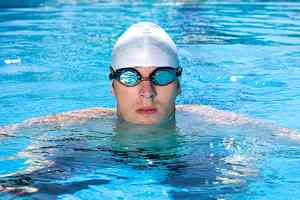 研究揭示 最佳踩水求生方法