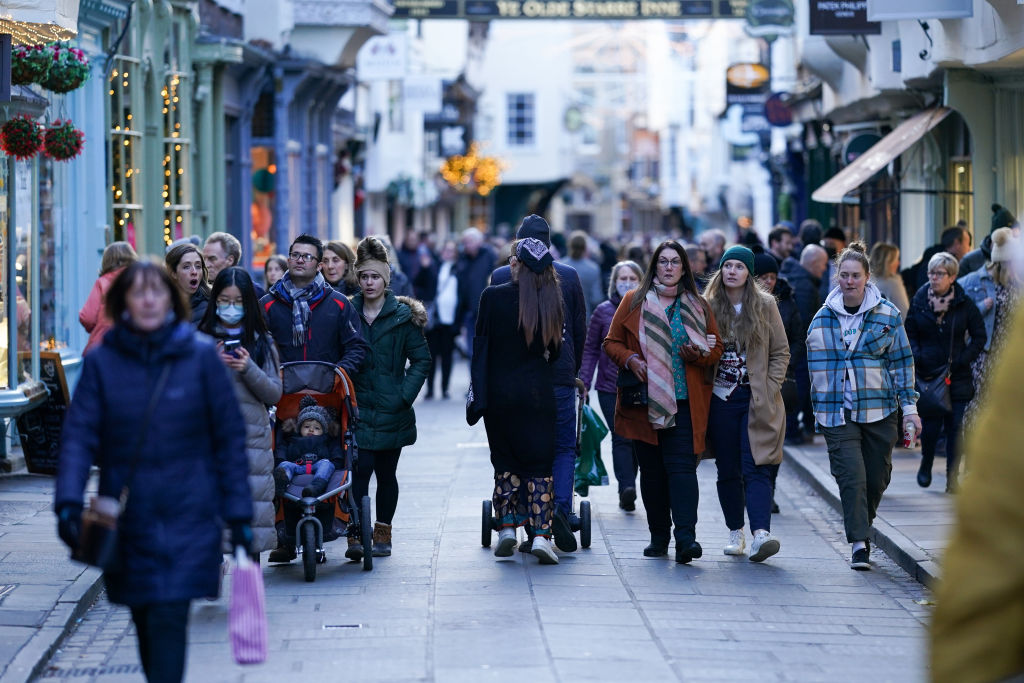 英國於11月中旬公布10月份零售銷售按月上升0.8%，而消費者物價指數則按年上漲4.2%。（Ian Forsyth/Getty Images）