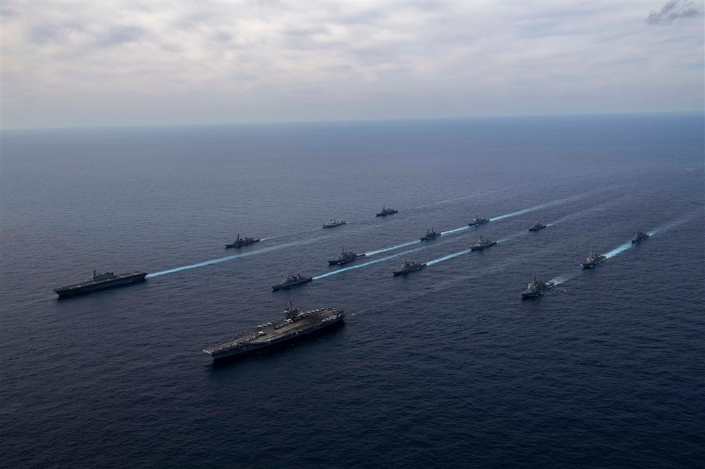 2021年11月21日起，美國與日本的軍隊及澳洲、加拿大和德國的軍艦在菲律賓海域進行為期10天的聯合軍演。（USNavy推特）