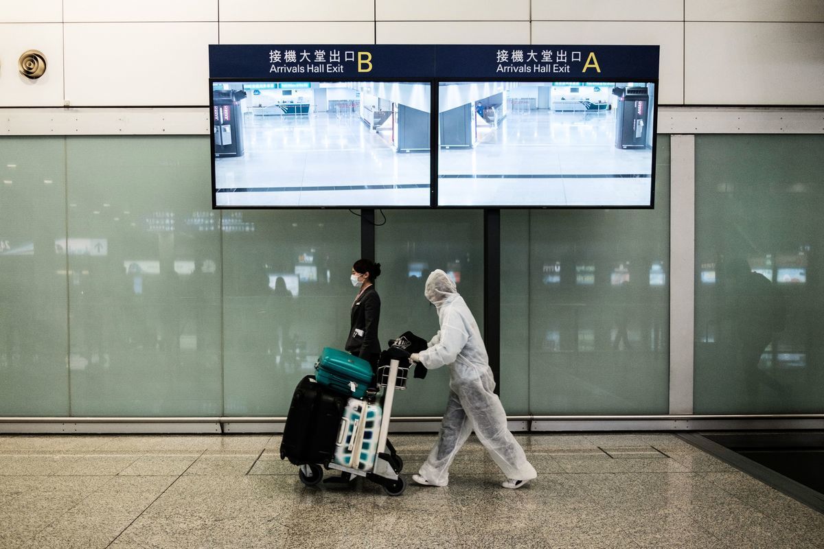 政府今日（7日）公布，因相關地區發現Omicron個案，將於12月10日凌晨0時起指明阿根廷、克羅地亞、斐濟和拉脫維亞為A組指明地區，以收緊相關抵港人士的登機及檢疫要求。香港機場資料圖片。(ANTHONY WALLACE/AFP via Getty Images)