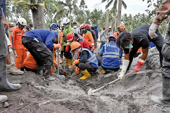 印尼火山再爆發 已釀34死17失蹤