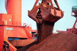 環球11月鋼鐵用家PMI下滑 亞洲領跌 鐵礦砂價再遭下調